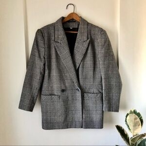 Ladies wool houndstooth print blazer. Perfect for layering!